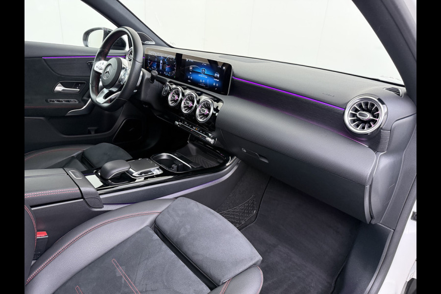 Mercedes-Benz A-Klasse A 250 AMG line Night | Panorama Burmester Memory Multibeam Distronic