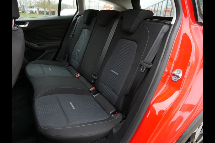 Ford FOCUS Wagon 1.0 EcoBoost Hybrid Active Style | Zwart dak | CarPlay | Full Led |
