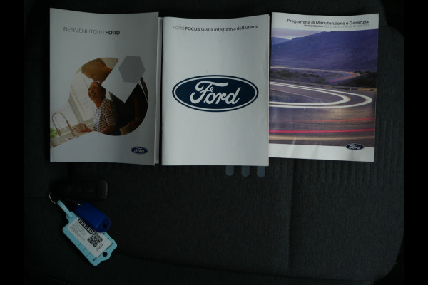 Ford FOCUS Wagon 1.0 EcoBoost Hybrid Active Style | Zwart dak | CarPlay | Full Led |