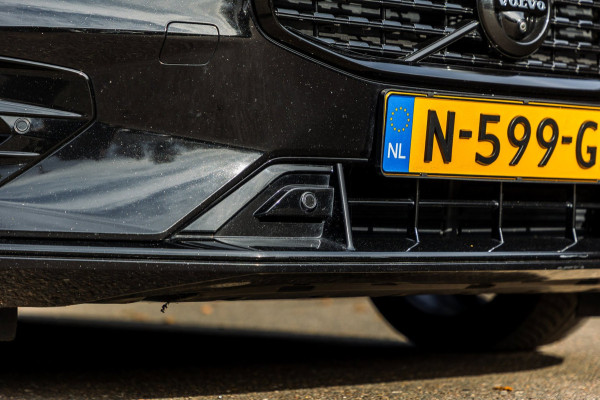Volvo V60 2.0 B4 R-Design I Carplay I autopilot I trekhaak I pano I