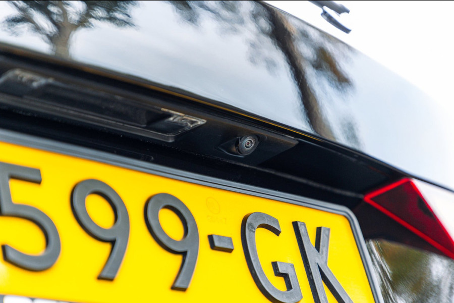 Volvo V60 2.0 B4 R-Design I Carplay I autopilot I trekhaak I pano I