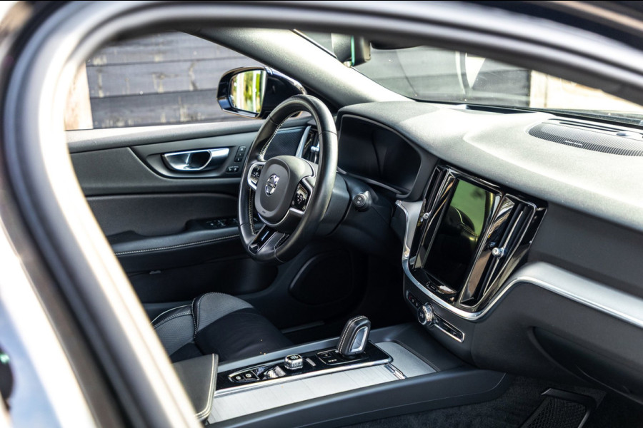 Volvo V60 2.0 B4 R-Design I Carplay I autopilot I trekhaak I pano I