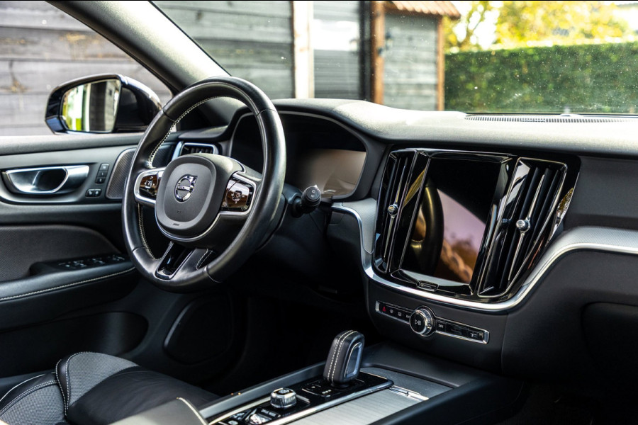 Volvo V60 2.0 B4 R-Design I Carplay I autopilot I trekhaak I pano I