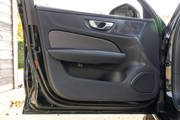 Volvo V60 2.0 B4 R-Design I Carplay I autopilot I trekhaak I pano I