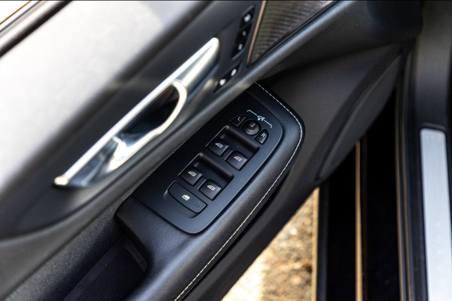 Volvo V60 2.0 B4 R-Design I Carplay I autopilot I trekhaak I pano I