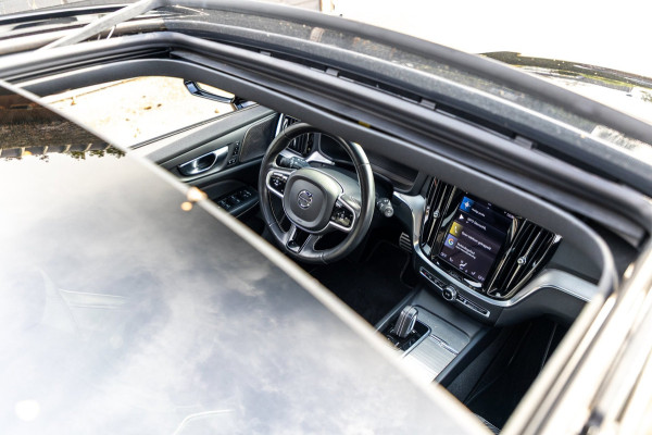 Volvo V60 2.0 B4 R-Design I Carplay I autopilot I trekhaak I pano I