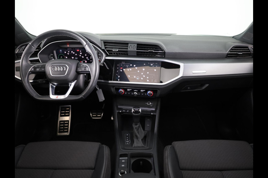 Audi Q3 45 TFSI e S edition 245pk | Private lease vanaf € 764,- per maand |  Panoramdak | Dode hoek detectie | Parkeercamera | Elektrisch bedienbare achterklep | S-line interieur