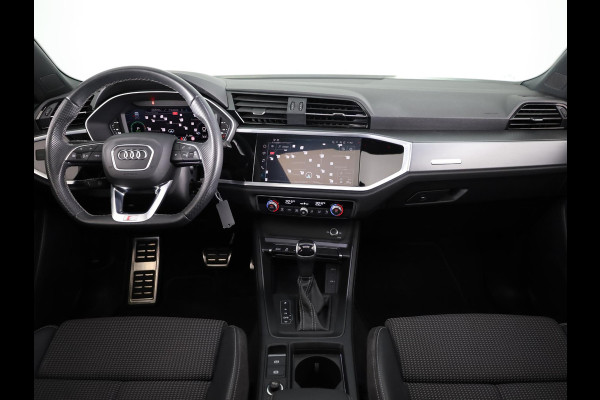 Audi Q3 45 TFSI e S edition 245pk | Private lease vanaf € 764,- per maand |  Panoramdak | Dode hoek detectie | Parkeercamera | Elektrisch bedienbare achterklep | S-line interieur