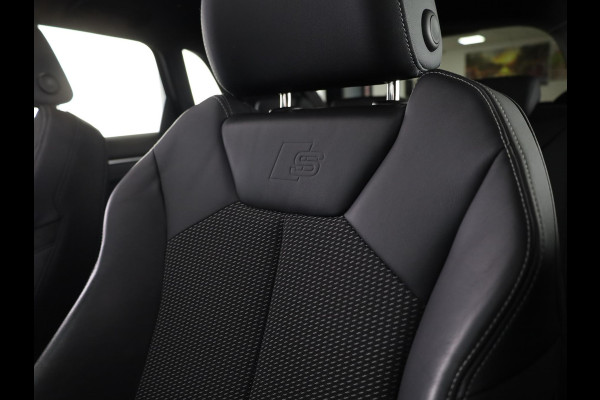Audi Q3 45 TFSI e S edition 245pk | Private lease vanaf € 764,- per maand |  Panoramdak | Dode hoek detectie | Parkeercamera | Elektrisch bedienbare achterklep | S-line interieur
