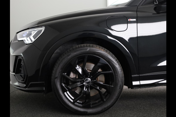 Audi Q3 45 TFSI e S edition 245pk | Private lease vanaf € 764,- per maand |  Panoramdak | Dode hoek detectie | Parkeercamera | Elektrisch bedienbare achterklep | S-line interieur