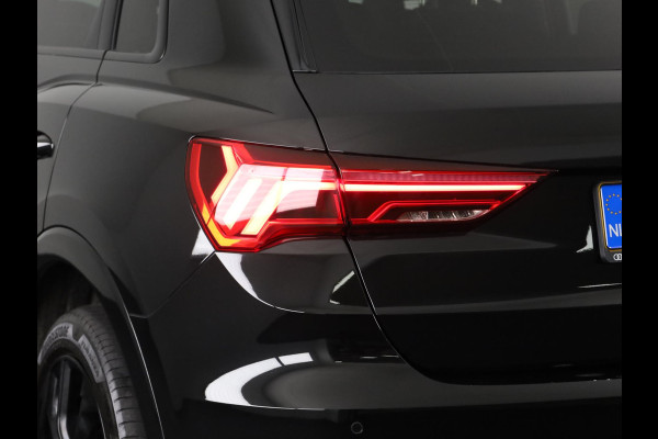 Audi Q3 45 TFSI e S edition 245pk | Private lease vanaf € 764,- per maand |  Panoramdak | Dode hoek detectie | Parkeercamera | Elektrisch bedienbare achterklep | S-line interieur