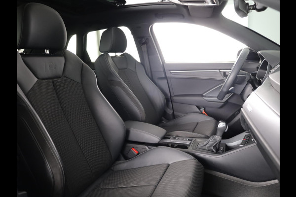 Audi Q3 45 TFSI e S edition 245pk | Private lease vanaf € 764,- per maand |  Panoramdak | Dode hoek detectie | Parkeercamera | Elektrisch bedienbare achterklep | S-line interieur