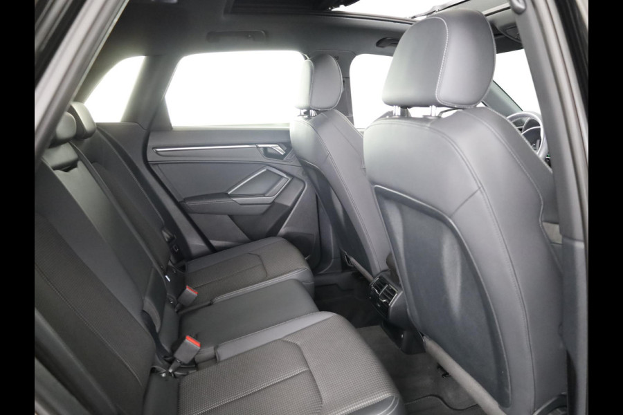 Audi Q3 45 TFSI e S edition 245pk | Private lease vanaf € 764,- per maand |  Panoramdak | Dode hoek detectie | Parkeercamera | Elektrisch bedienbare achterklep | S-line interieur