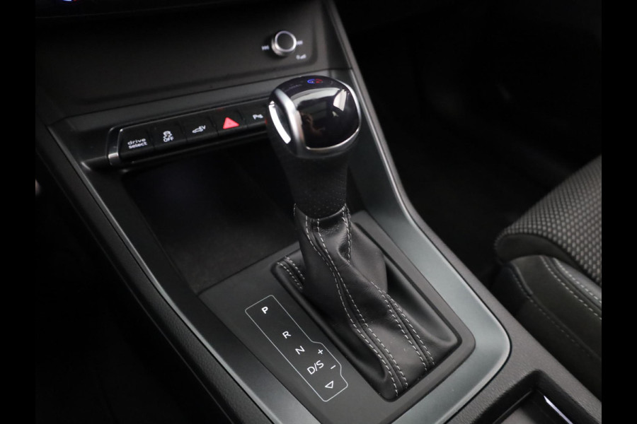 Audi Q3 45 TFSI e S edition 245pk | Private lease vanaf € 764,- per maand |  Panoramdak | Dode hoek detectie | Parkeercamera | Elektrisch bedienbare achterklep | S-line interieur
