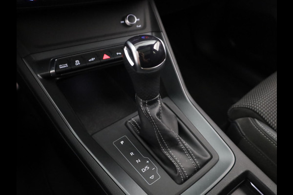 Audi Q3 45 TFSI e S edition 245pk | Private lease vanaf € 764,- per maand |  Panoramdak | Dode hoek detectie | Parkeercamera | Elektrisch bedienbare achterklep | S-line interieur