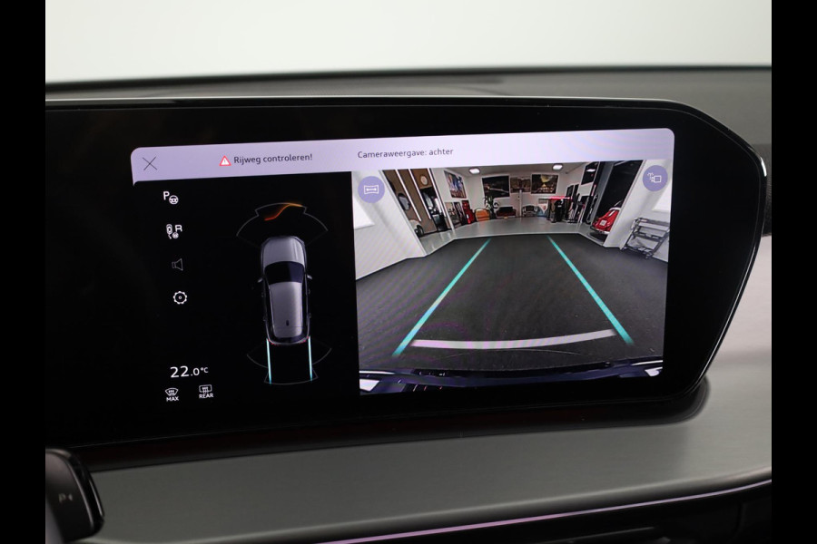 Audi Q3 Advanced edition e-hybrid 272 pk | Techniekpakket plus | Ambiente lichtpakket plus | Achteruitrijcamera | Panoramadak| Dodehoek detectie |