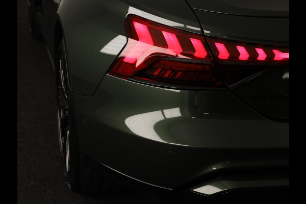 Audi e-tron GT e-tron GT 504pk | B&O | Lederen bekleding | Elektrische verstelbare voorstoelen met geheugen | Panoramadak | Audi Exclusive kleur