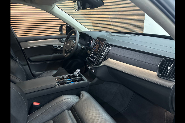 Volvo XC90 2.0 T8 hybrid Ultra Dark 7p.| MY2026| Luchtvering| Lagom-Pack | Winter-Pack| H/K Sound| Trekhaak| HuD| 22inch|Massage