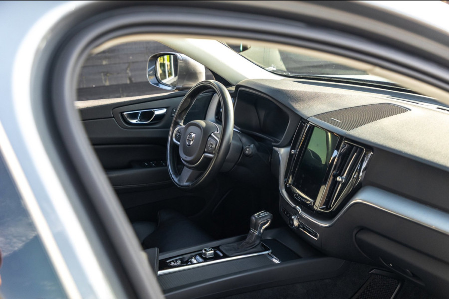 Volvo XC60 2.0 T5 AWD Inscription I Camera I trekhaak I Autopilot I Blits I