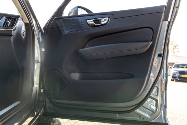 Volvo XC60 2.0 T5 AWD Inscription I Camera I trekhaak I Autopilot I Blits I
