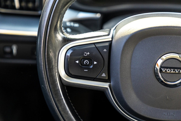 Volvo XC60 2.0 T5 AWD Inscription I Camera I trekhaak I Autopilot I Blits I
