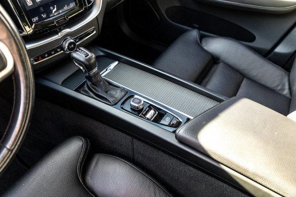 Volvo XC60 2.0 T5 AWD Inscription I Camera I trekhaak I Autopilot I Blits I