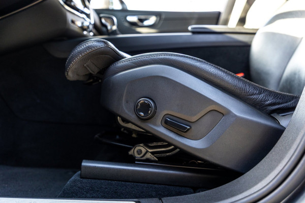 Volvo XC60 2.0 T5 AWD Inscription I Camera I trekhaak I Autopilot I Blits I
