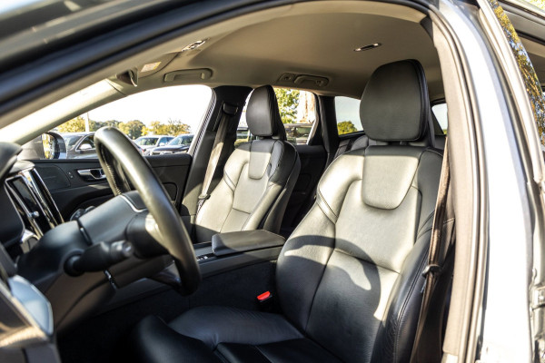 Volvo XC60 2.0 T5 AWD Inscription I Camera I trekhaak I Autopilot I Blits I