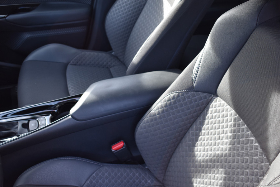 Toyota C-HR 2.0 Hybrid Dynamic 1e eigenaar Btw Carplay Nap Nederlandse auto 2023
