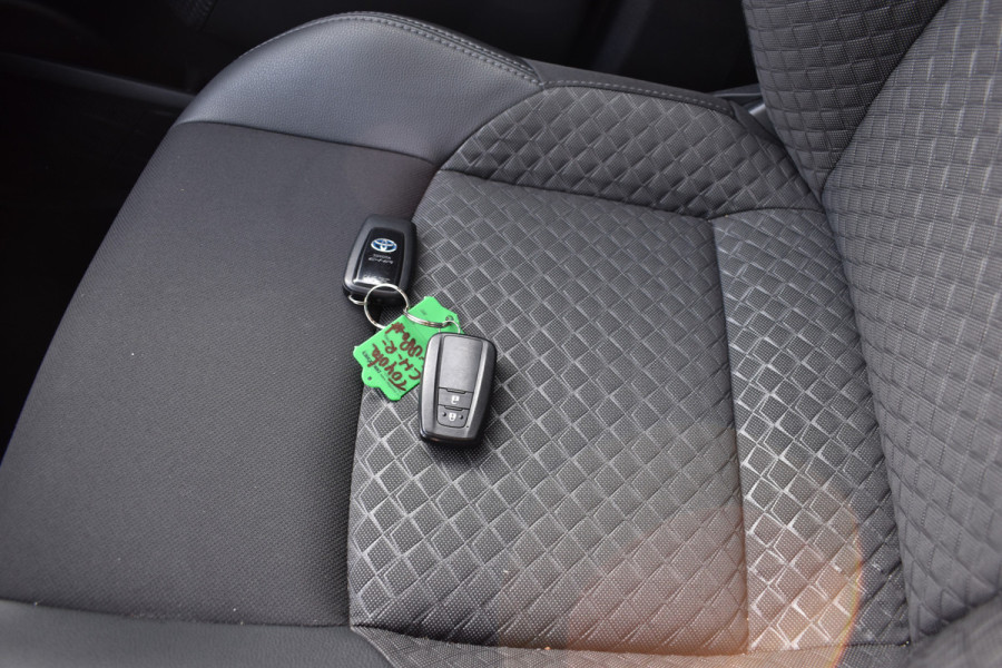 Toyota C-HR 2.0 Hybrid Dynamic 1e eigenaar Btw Carplay Nap Nederlandse auto 2023