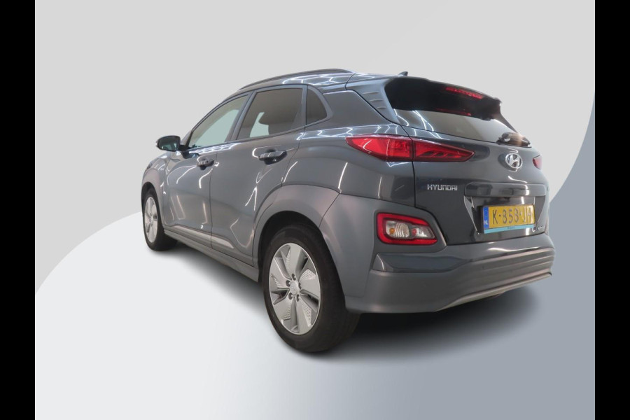 Hyundai Kona EV Fashion 64 kWh | SOH 98,9 % | Warmtepomp | Navigatie | VERWACHT! |