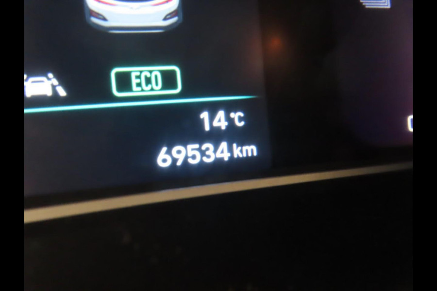 Hyundai Kona EV Fashion 64 kWh | SOH 98,9 % | Warmtepomp | Navigatie | VERWACHT! |