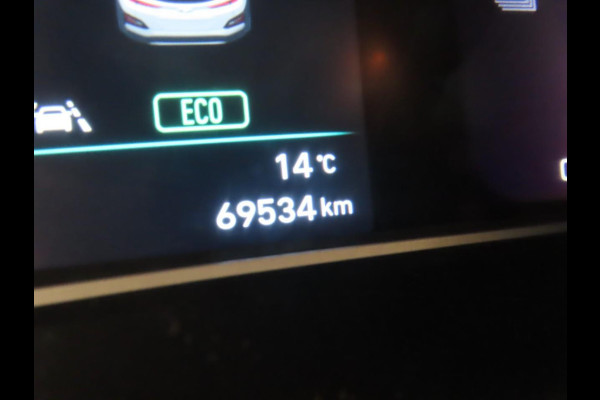 Hyundai Kona EV Fashion 64 kWh | SOH 98,9 % | Warmtepomp | Navigatie | VERWACHT! |