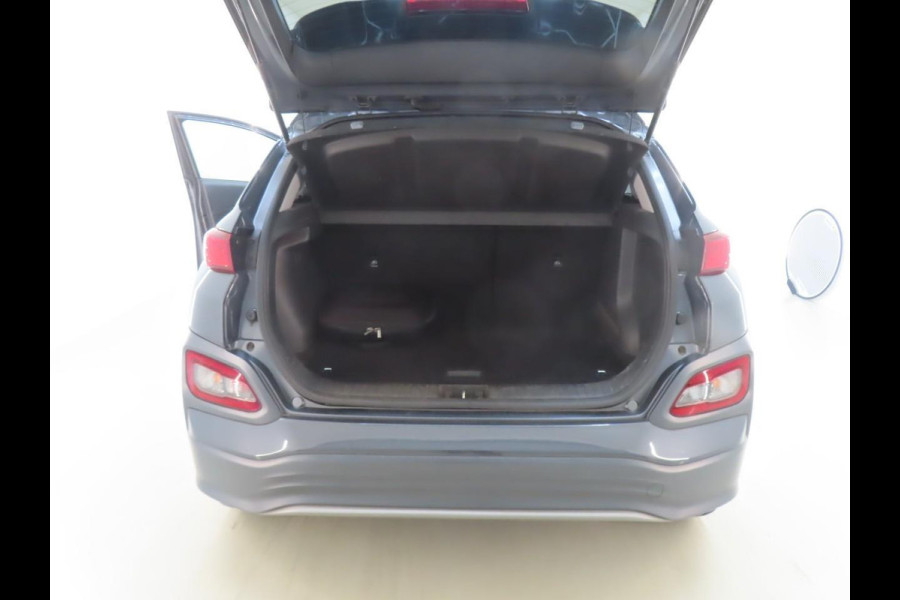 Hyundai Kona EV Fashion 64 kWh | SOH 98,9 % | Warmtepomp | Navigatie | VERWACHT! |