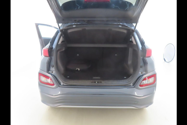 Hyundai Kona EV Fashion 64 kWh | SOH 98,9 % | Warmtepomp | Navigatie | VERWACHT! |