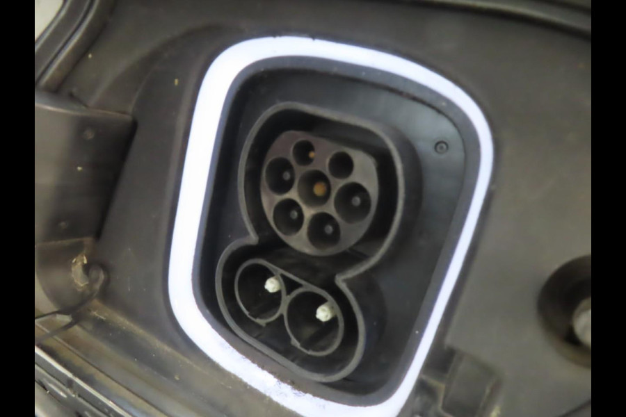 Hyundai Kona EV Fashion 64 kWh | SOH 98,9 % | Warmtepomp | Navigatie | VERWACHT! |