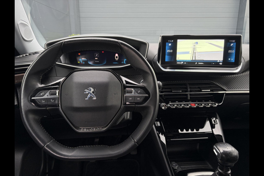 Peugeot 2008 1.2 PureTech Blue Lease Allure ✓2e Eigenaar✓360° Camera✓Draadloze telefoonlader✓Carplay✓6 bak✓Halfleder✓Navi✓Clima✓Cruise✓17'' Lmv✓Rijstrooksensor✓102pk✓Dealer onderhouden✓N.A.P✓Apk tot 04-2027