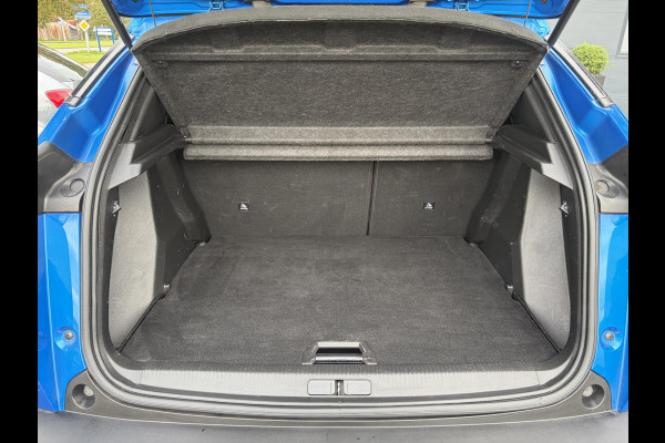 Peugeot 2008 1.2 PureTech Blue Lease Allure ✓2e Eigenaar✓360° Camera✓Draadloze telefoonlader✓Carplay✓6 bak✓Halfleder✓Navi✓Clima✓Cruise✓17'' Lmv✓Rijstrooksensor✓102pk✓Dealer onderhouden✓N.A.P✓Apk tot 04-2027