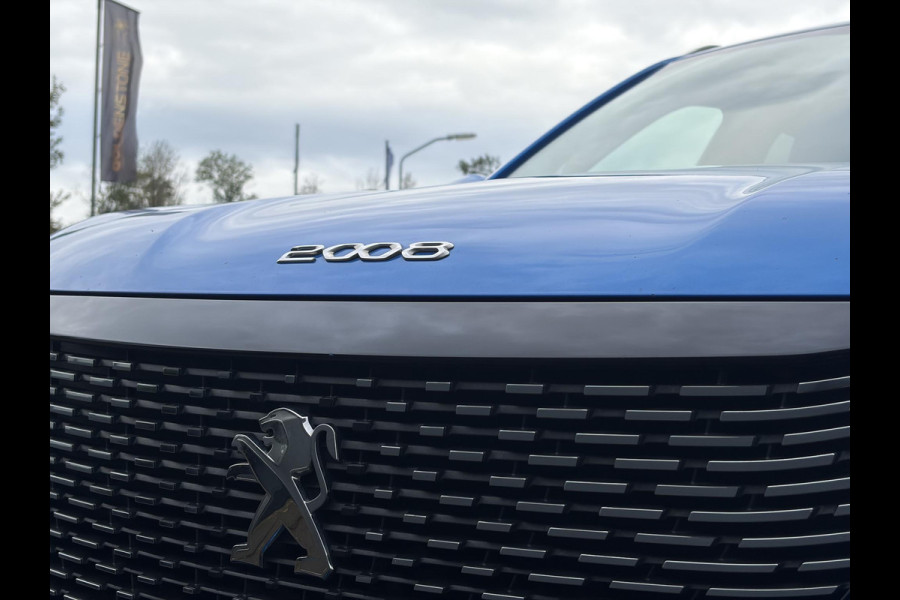 Peugeot 2008 1.2 PureTech Blue Lease Allure ✓2e Eigenaar✓360° Camera✓Draadloze telefoonlader✓Carplay✓6 bak✓Halfleder✓Navi✓Clima✓Cruise✓17'' Lmv✓Rijstrooksensor✓102pk✓Dealer onderhouden✓N.A.P✓Apk tot 04-2027