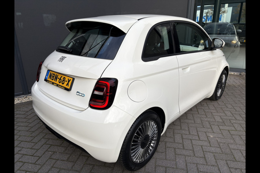 Fiat 500E Urban 42 kWh Airco - Apple carplay - Draadloze telefoonlader - Navigatie - Licht metalen velgen 16 inch - Cruise control - Led verlichting - Bluetooth - Keyless start - Elektrische ramen - Stuur leder - Stuur multifunctioneel