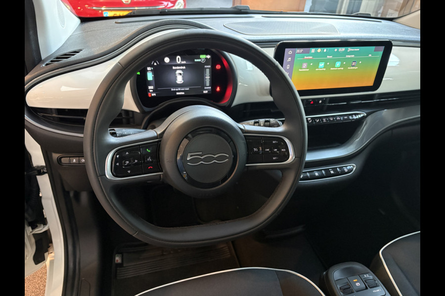 Fiat 500E Urban 42 kWh Airco - Apple carplay - Draadloze telefoonlader - Navigatie - Licht metalen velgen 16 inch - Cruise control - Led verlichting - Bluetooth - Keyless start - Elektrische ramen - Stuur leder - Stuur multifunctioneel