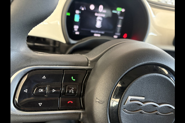 Fiat 500E Urban 42 kWh Airco - Apple carplay - Draadloze telefoonlader - Navigatie - Licht metalen velgen 16 inch - Cruise control - Led verlichting - Bluetooth - Keyless start - Elektrische ramen - Stuur leder - Stuur multifunctioneel