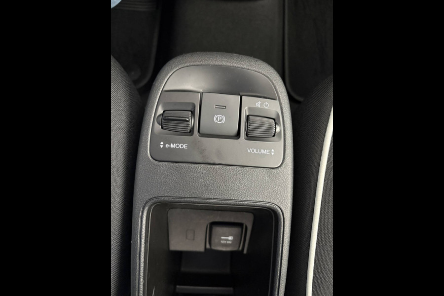 Fiat 500E Urban 42 kWh Airco - Apple carplay - Draadloze telefoonlader - Navigatie - Licht metalen velgen 16 inch - Cruise control - Led verlichting - Bluetooth - Keyless start - Elektrische ramen - Stuur leder - Stuur multifunctioneel