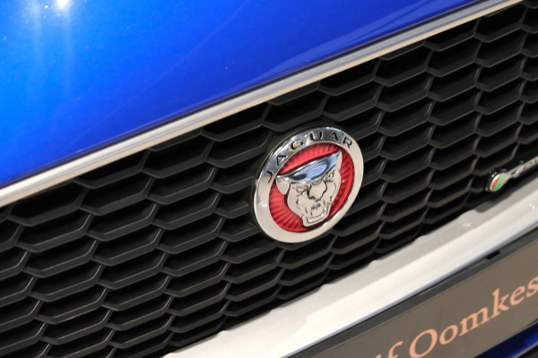 Jaguar XE 2.0 P250 R-Dynamic SE *74dkm* Leder/Navi/Camera/''19 LMV/Apple Carplay