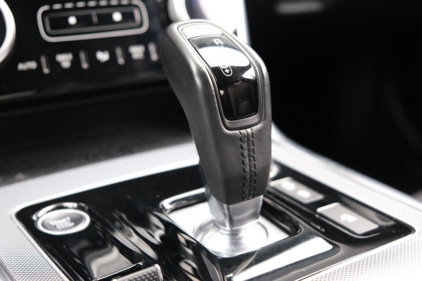Jaguar XE 2.0 P250 R-Dynamic SE *74dkm* Leder/Navi/Camera/''19 LMV/Apple Carplay