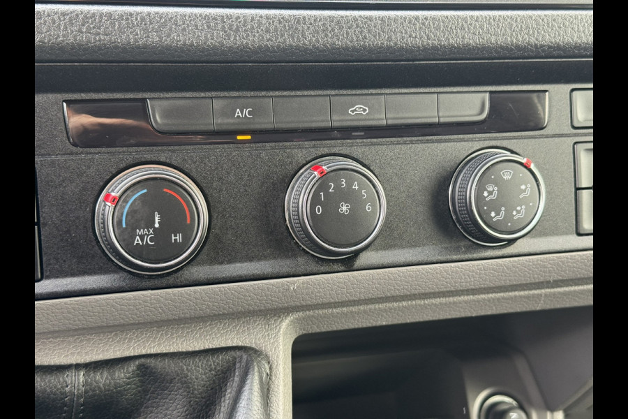 Volkswagen Crafter 35 2.0 TDI L3H3 RWD Camera Carplay Cruise Navigatie Laadruimte betimmert
