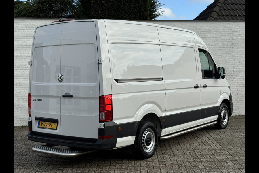 Volkswagen Crafter 35 2.0 TDI L3H3 RWD Camera Carplay Cruise Navigatie Laadruimte betimmert