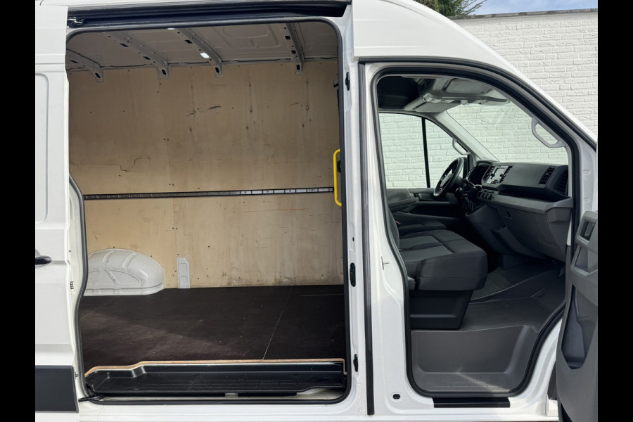 Volkswagen Crafter 35 2.0 TDI L3H3 RWD Camera Carplay Cruise Navigatie Laadruimte betimmert
