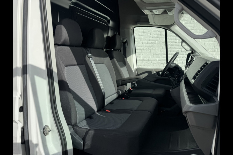 Volkswagen Crafter 35 2.0 TDI L3H3 RWD Camera Carplay Cruise Navigatie Laadruimte betimmert