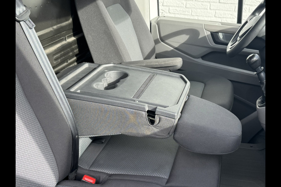 Volkswagen Crafter 35 2.0 TDI L3H3 RWD Camera Carplay Cruise Navigatie Laadruimte betimmert